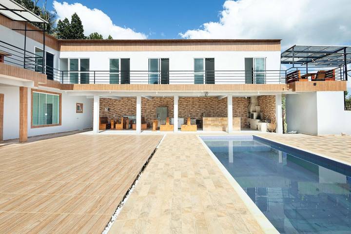 Casas e apartamentos de temporada para 24 pessoas, com jardim em Mairinque