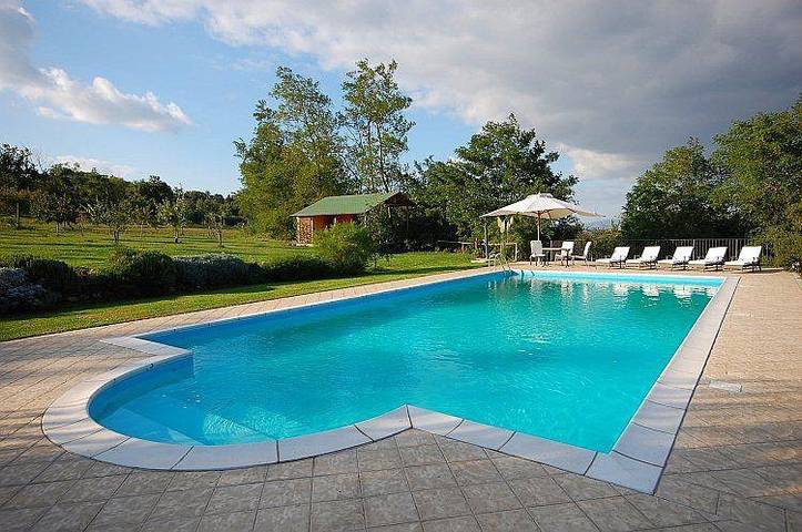 Appartamento per 4 persone, con piscina e giardino in Bagnoregio