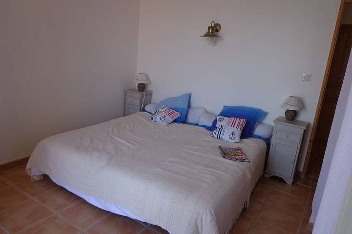 Location de vacances pour 6 personnes, avec terrasse et jardin, animaux acceptés à Ensuès-la-Redonne - 2