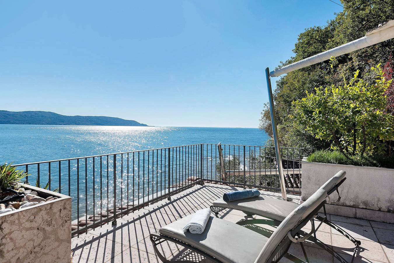 Villa 'I Cipressi' con vistas al lago, Wi-Fi y aire acondicionado in Toscolano-Maderno, Montañas Garda