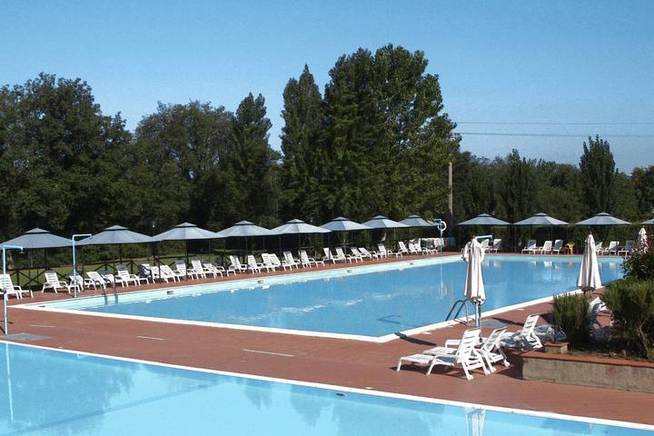Casa rodante para 4 personas, con jardín y piscina para niños, Se admiten mascotas en Toscana