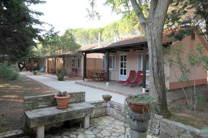 Camping per 5 persone, con Terrazza e Giardino a Premantura