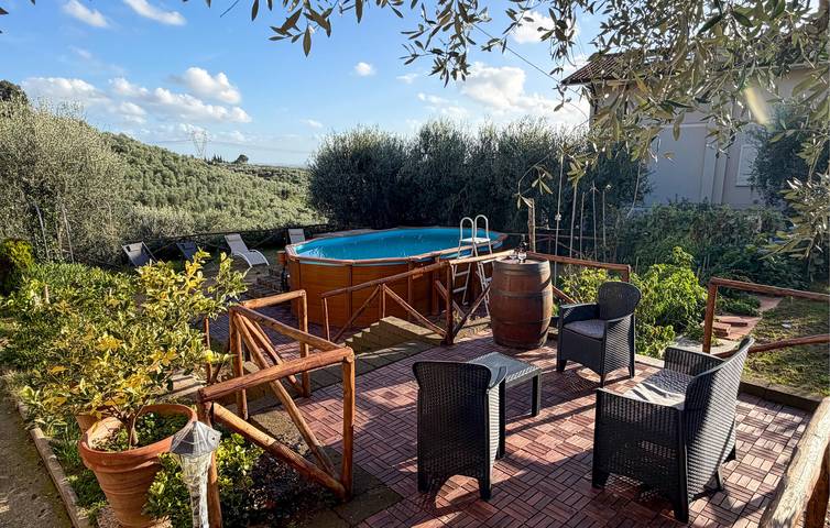 Accogliente appartamento con piscina e giardino, vicino al centro di Larciano in Larciano, Provincia di Pistoia