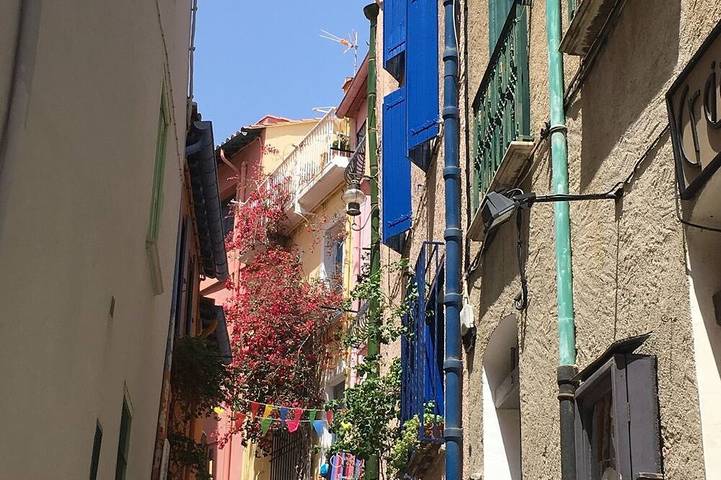 Entire apartment, Sunny 2 Bedroom apt on the Port with superb views, 10 mins walk to beach in Saint-Cyprien-Plage, Saint-Cyprien