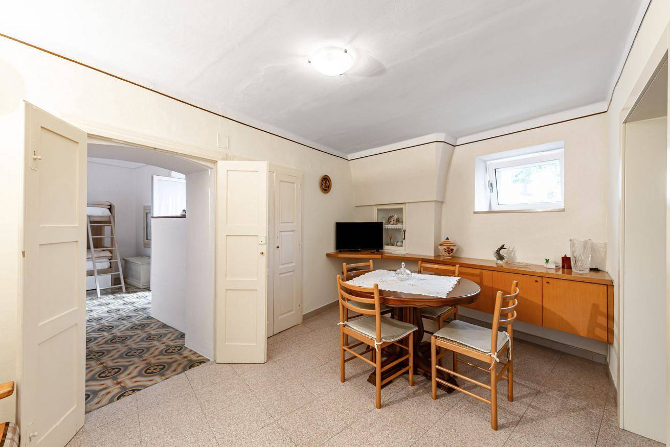 Appartamento intero, Casa Cenzina by Rentbeat in Locorotondo, Provincia di Bari