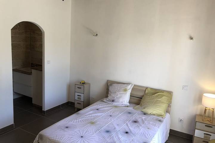 Gîte pour 6 personnes, avec jardin et terrasse à Barjac - 2