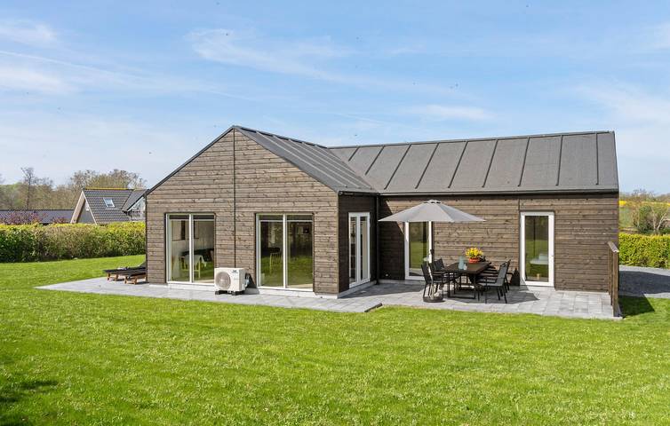 Ferienhaus für 8 Personen, mit Terrasse und Sauna in Tårup
