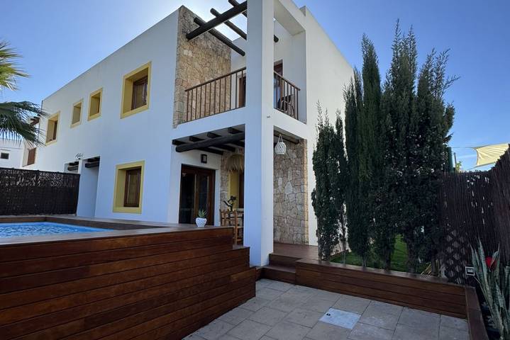Apartment for 5 people, with Balcony/Terrace and Garden as well as Pool in Ibiza