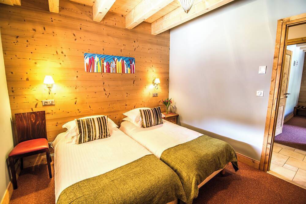 5 minutes to gondola, spectacular valley views, hot tub, Samoens/Verchaix in Verchaix, Bonneville region