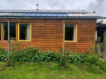 Blockhütte für 3 Personen, mit Balkon und Garten, kinderfreundlich in Irland