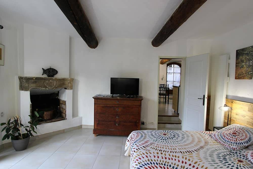 Geheel appartement, Gite Le Petit Luberon classified 3* in magnificent property in village center in Cabrières-d'Avignon, Parc naturel régional du Luberon