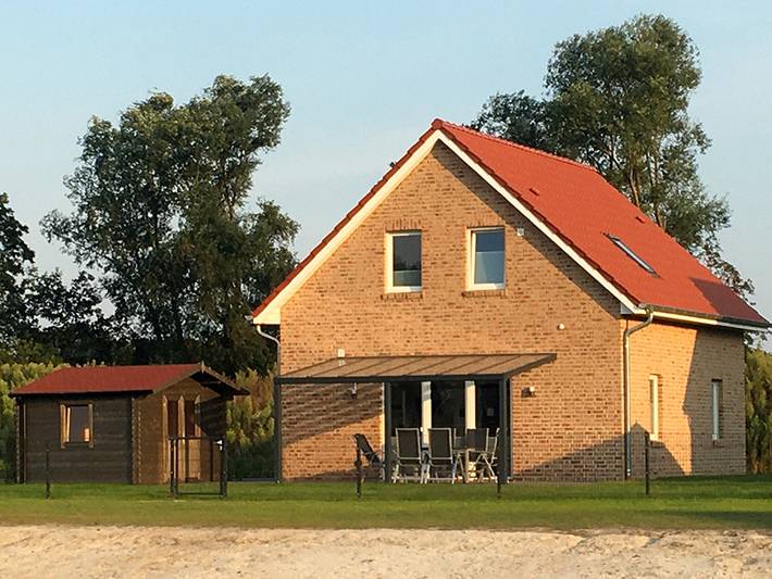 Ferienhaus für 7 Personen, mit Terrasse und Garten sowie Pool und Seeblick in Walchum - 2