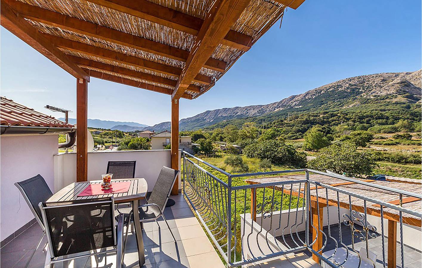 Appartement de vacances entier, Appartement chic avec piscine, Wi-Fi et terrasse près du restaurant Mošuna in Baška, Krk