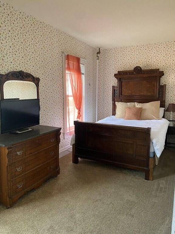 Ah #3 · Ah #3 Queen Suite/Ss/Shower/Fridge in Wabasha, Wabasha County