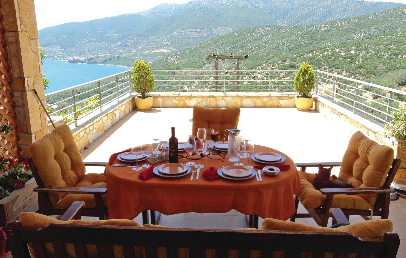 Charmantes Apartment mit Pool, Garten & Terrasse, 2km vom Strand entfernt in Xiropigado, Kynouria