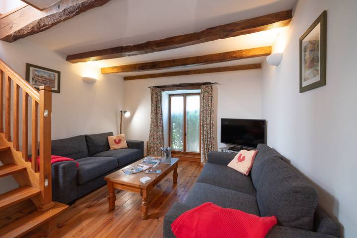 Cottage 'Domaine De Lestroué - La Métairie' with Shared Pool, Private Terrace and Wi-Fi in La Vraie-Croix, Vannes region