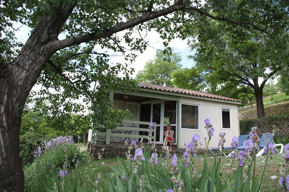 Domaine Du Vernadel Chalet Reve 11 in Vallées-d'Antraigues-Asperjoc, Parc naturel régional des Monts d'Ardèche