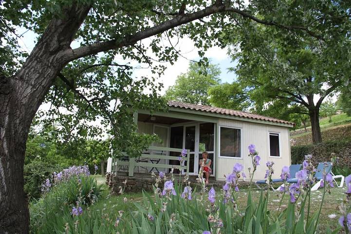 Chalet pour 5 personnes, avec piscine et jardin, animaux acceptés