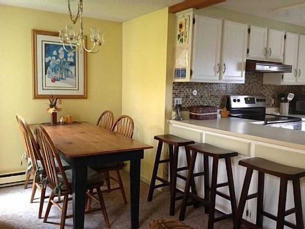 Ganze Wohnung, Ski In Trailside Condo - Schritte entfernt von Waterpark & Ice Rink Discount Lift Tix in Jay Peak