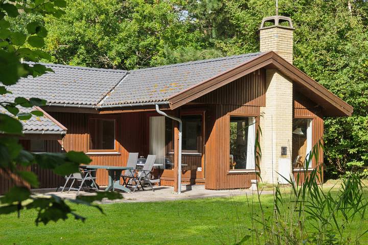 Ferienhaus für 8 Personen, mit Terrasse und Seeblick sowie Garten - 1