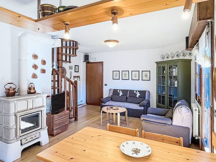 Gîte pour 6 personnes, avec jardin à Carisolo