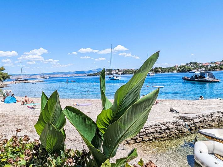 Ganze Wohnung, Apartment Bella mit Balkon und Terrasse in Necujam in Necujam, Solta