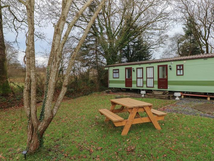 Caravan for 4 people, with garden, with pets in South-Wales