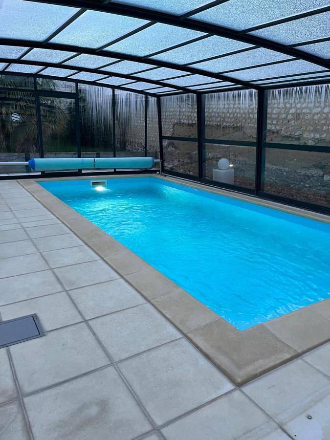 Location de vacances pour 5 personnes, avec jardin ainsi que vue et piscine à Acquigny - 2