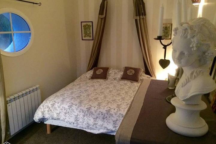 Location de vacances pour 12 personnes, avec terrasse ainsi que jardin et jacuzzi à Silhac - 2