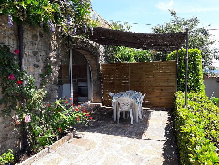 Gîte pour 5 personnes, avec jardin ainsi que piscine et terrasse en Ardèche - 3