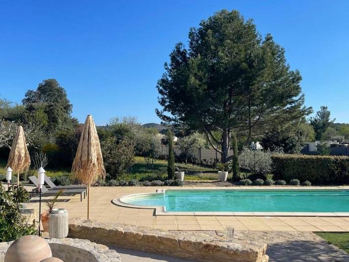 Location de vacances pour 8 personnes, avec piscine ainsi que jardin et balcon à La Roque-sur-Pernes - 4
