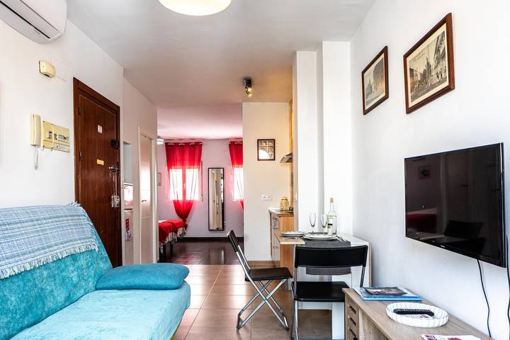 Apartamento inteiro, Apartamento 'Alameda De Hercules Sevilla' com varanda, Wi-Fi e ar condicionado in Casco Antiguo, Sevilha