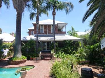 Chambre d’hôte pour 2 personnes, avec vue et piscine ainsi que terrasse et jardin à Perth