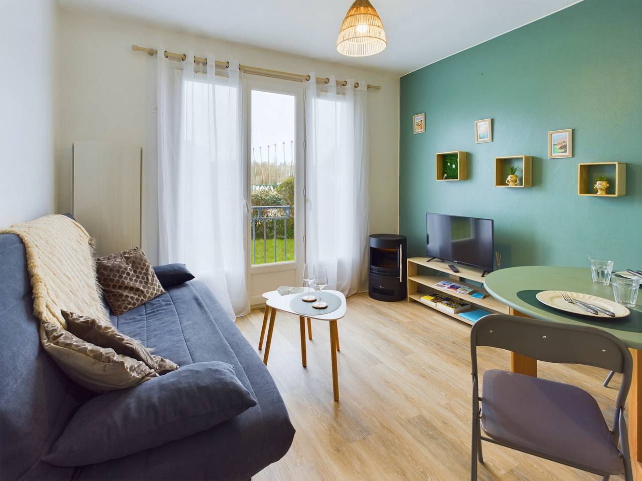 Appartement entier, 100 m de la plage, appartement, 2 adultes 2 enfants in Fouesnant, Côte de Cornouaille
