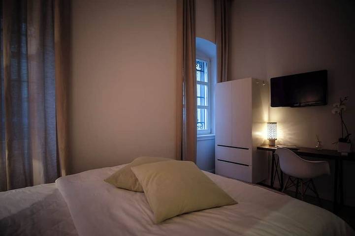Ganze Wohnung, Ein Palast aus dem Jahr 1881, umgebaut im Jahr 2016 in Split, Split-Dalmatien