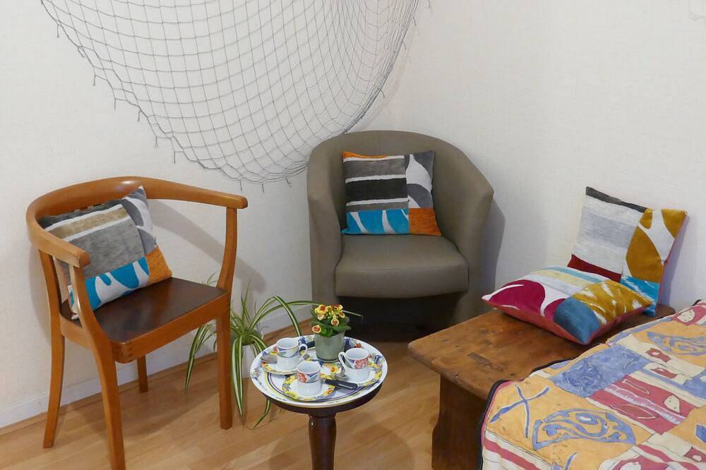 Appartement entier, Logement 1167049 Port de plaisance  au calme 400m plages pour 3 pers in Douarnenez, Région de Quimper