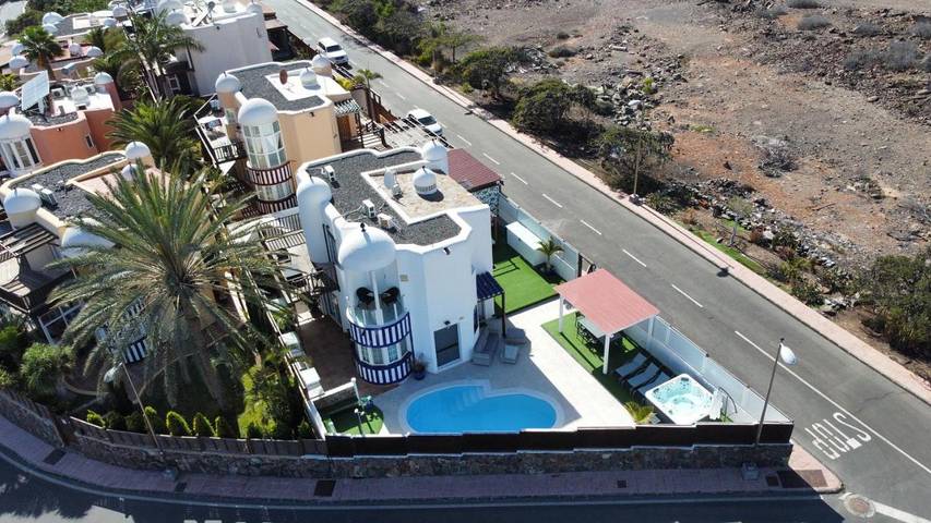 Casa rural para 8 personas, con jacuzzi y jardín además de piscina y balcón en San Agustín 
