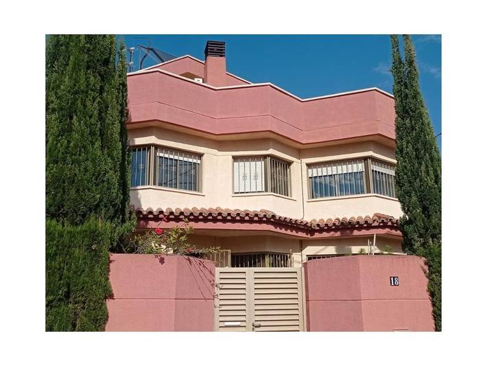 Chalet pour 10 personnes, avec Balcon et Terrasse ainsi que Jardin et Piscine à Cambrils