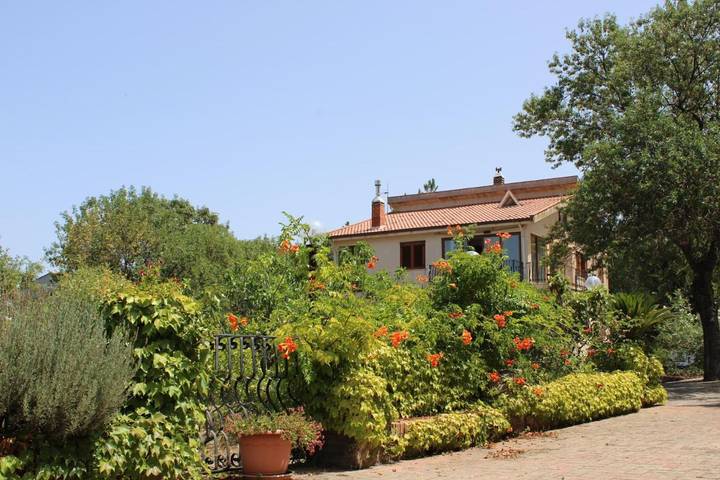 Casa vacanza per 2 persone, con Balcone e Terrazza nonché Giardino e Panorama a Castelbuono