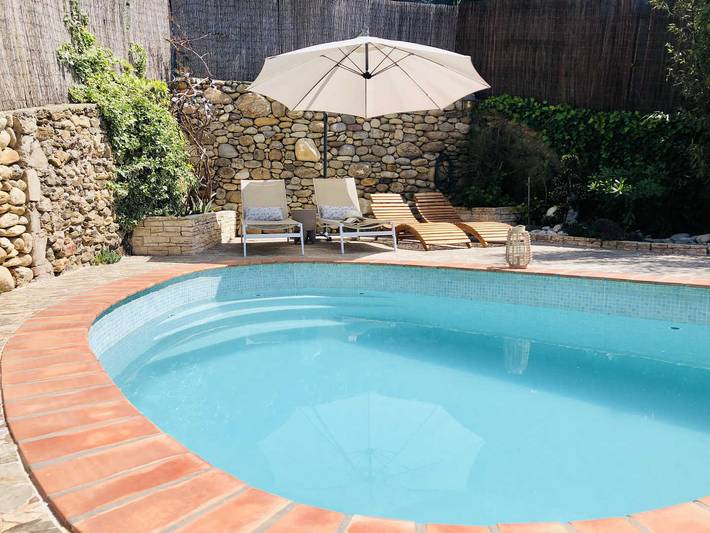 Gîte pour 4 personnes, avec Terrasse ainsi que Jardin et Piscine