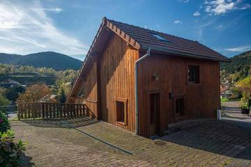 Maison de campagne pour 5 personnes, avec balcon ainsi que jardin et jacuzzi à Ventron