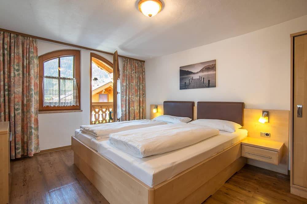Entire apartment, Spacious apartment in a quiet location in Zell am Ziller, Ziller valley alps