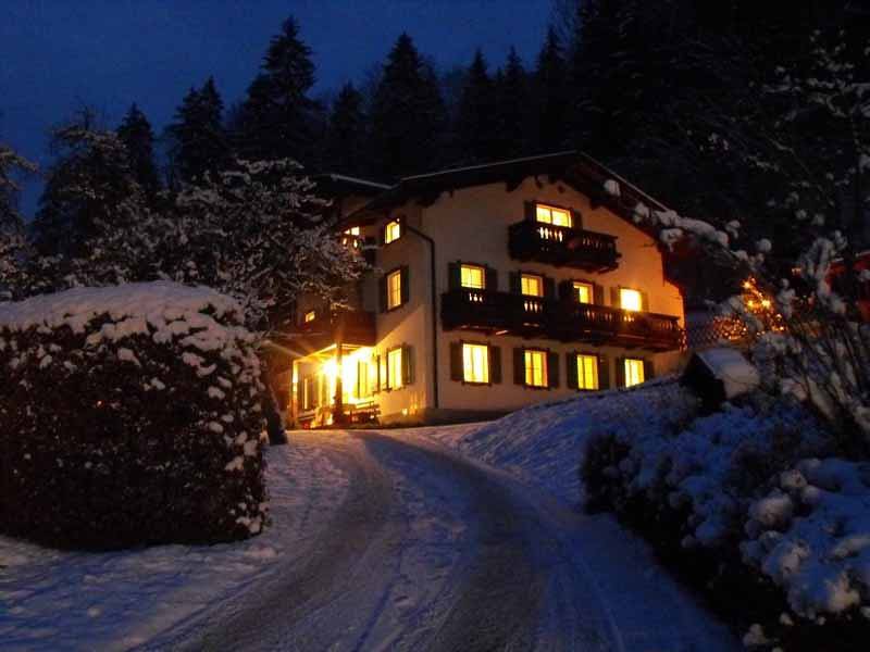 Landhaus Degen - Doppelzimmer Nr. 2 mit Dusche/Wc, Balkon, Tv, Fön, Radio in Bischofswiesen, Berchtesgadener Alpen
