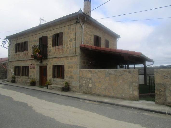 Casa rural para 6 personas, con Balcón además de Terraza y Jardín en Navacepedilla de Corneja - 4