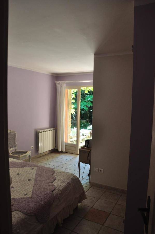Chambre d’hôte pour 2 personnes, avec vue ainsi que jardin et piscine à Puyvert - 4