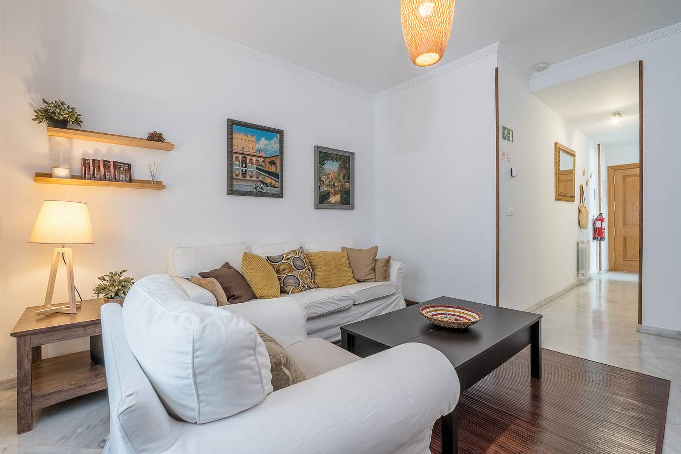 Entire apartment, Apartment 'Lucy' with Balcony in Realejo-San Matías, Granada