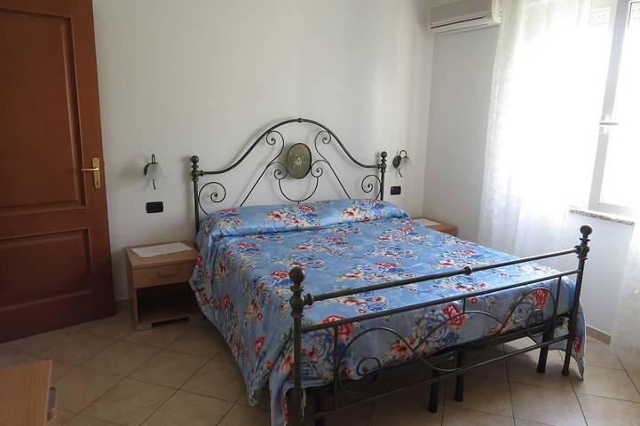 Villa Delia - Santa Caterina: Casa con giardino, 5 minuti a piedi dalla spiaggia in Santa Caterina di Pittinuri, Cuglieri