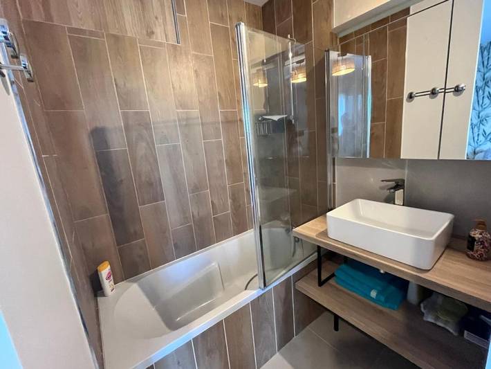 Gîte pour 2 personnes, avec terrasse ainsi que jardin et vue à Biganos - 2