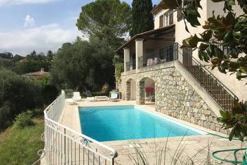 Cottage pour 8 personnes, avec balcon et jardin à Auribeau-sur-Siagne