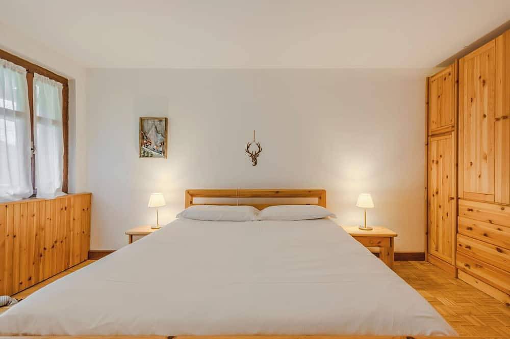 Ganze Wohnung, Schöne Wohnung für 4 Gäste mit  W-Lan, Tv und Innenhof in Sant'Antonio di Mavignola, Comune di Pinzolo